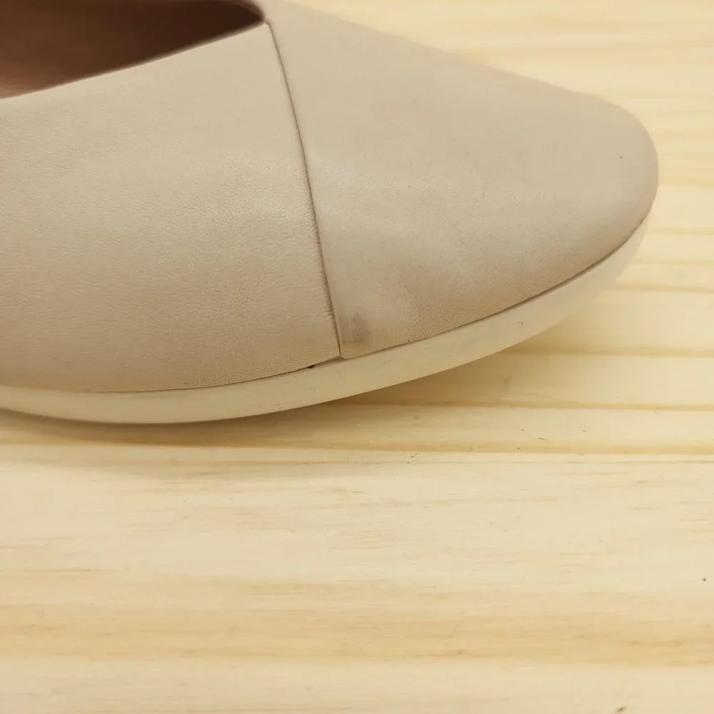 Clarks Womens Ballet Flats Sz 8 M Tan Leather Slip On Chic Comfort Shoes - Picture 9 of 9